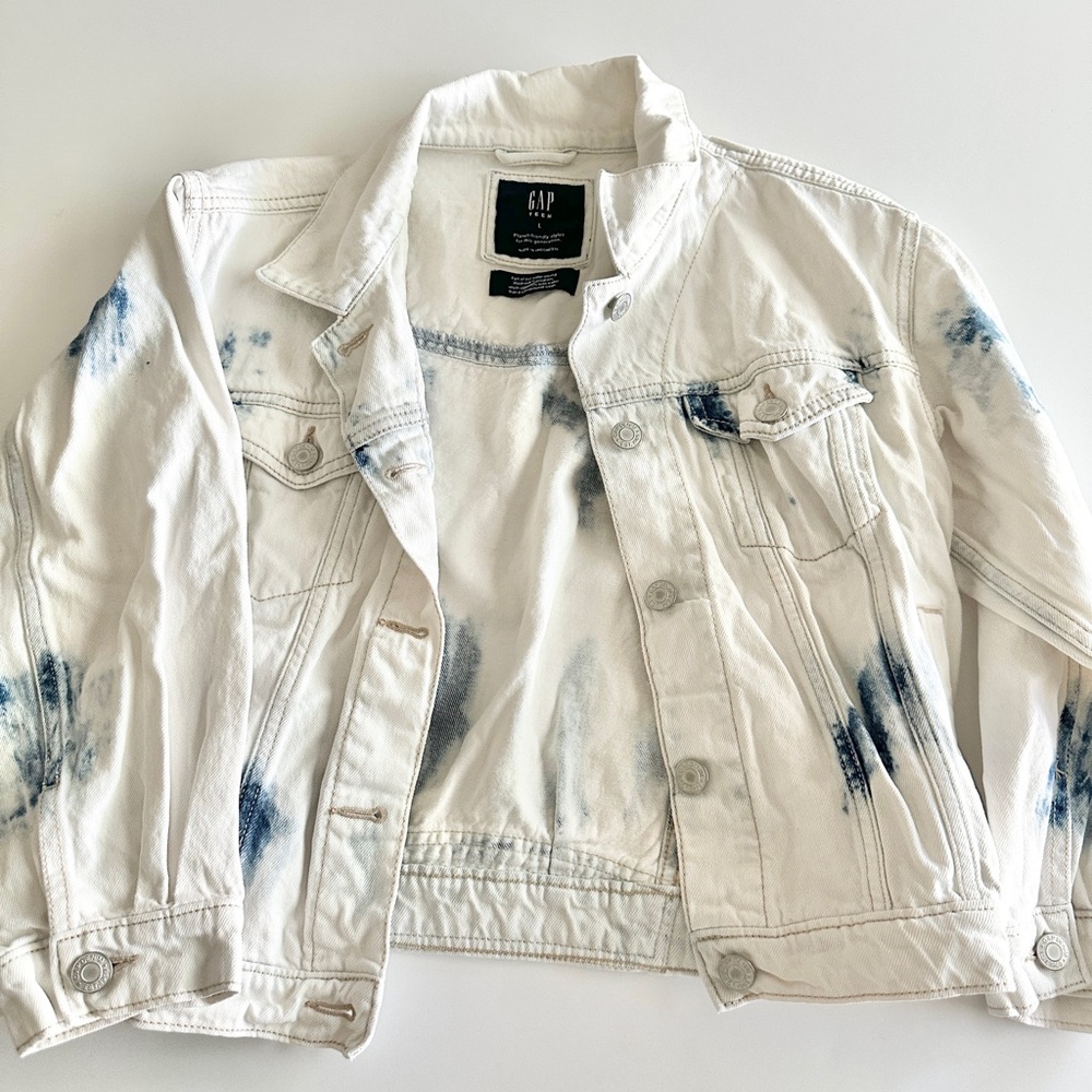 GAP White Jacket with Blue Accents